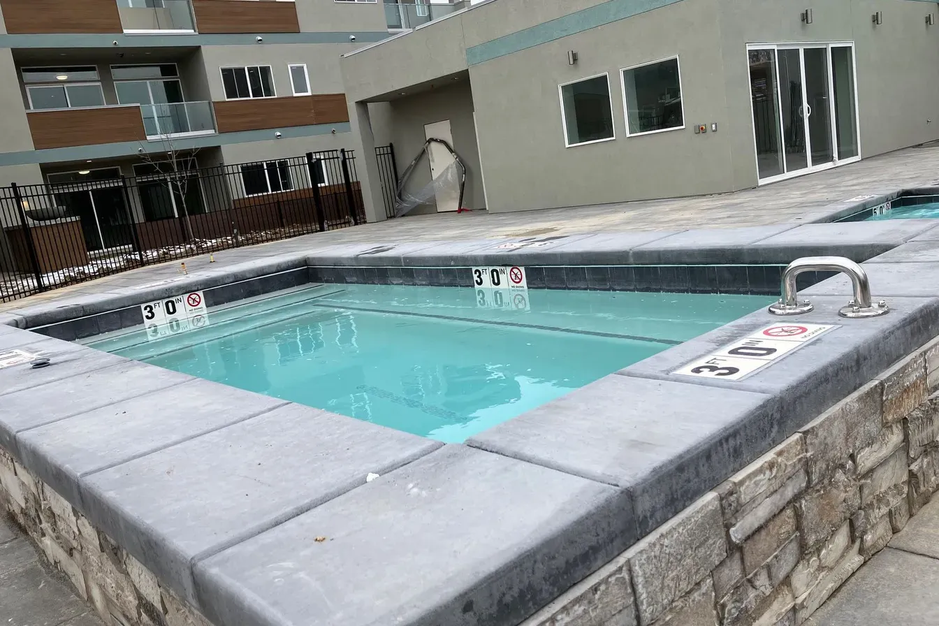 carousel-03-jacuzzi-1344w.webp
