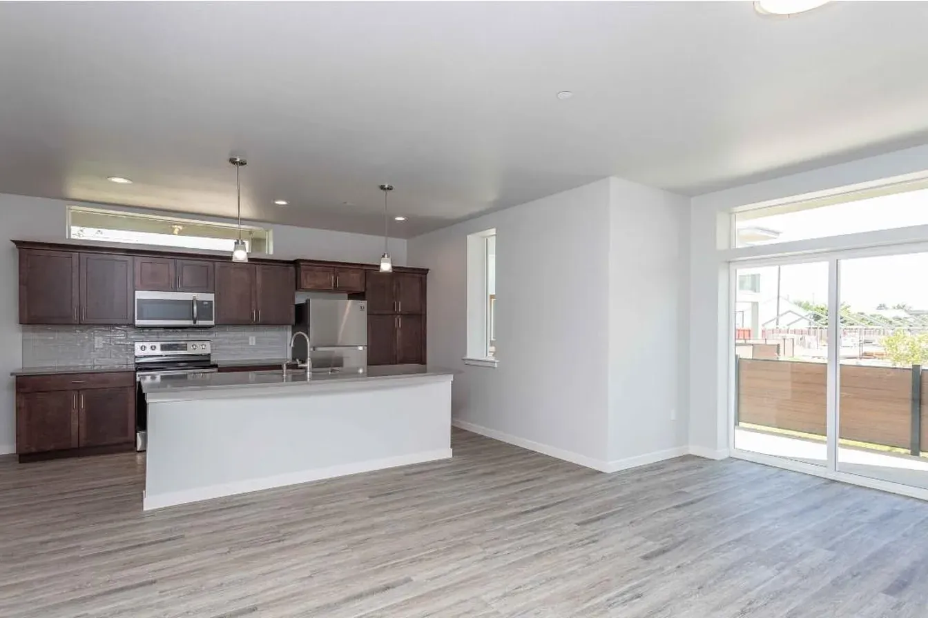 carousel-04-living-kitchen-1344w.webp